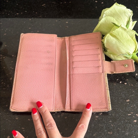 Gucci Vintage  Brown w/ Pink Interior Long Wallet. - Picture 10 of 12
